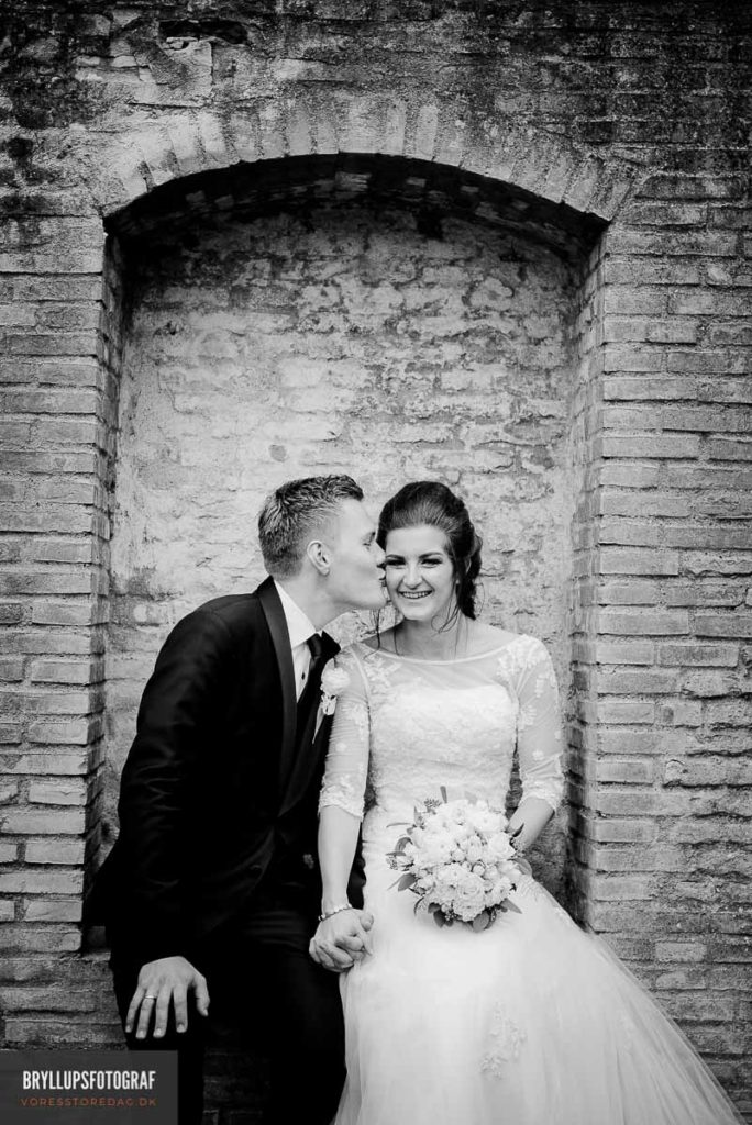 Is black and white wedding photography still in style